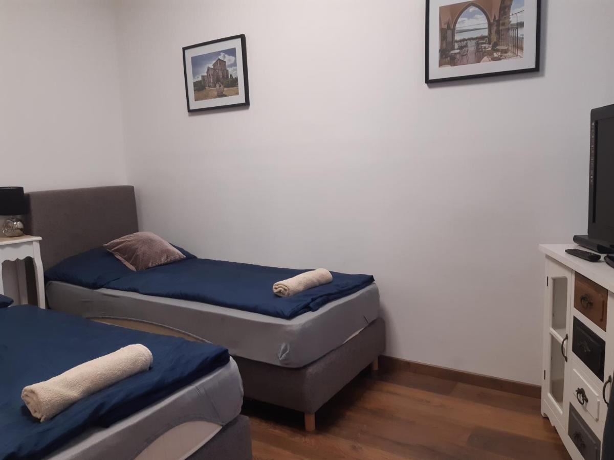 Varalja Apartman タタ エクステリア 写真