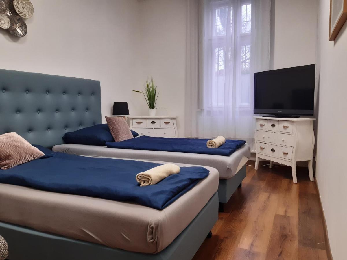 Varalja Apartman タタ エクステリア 写真