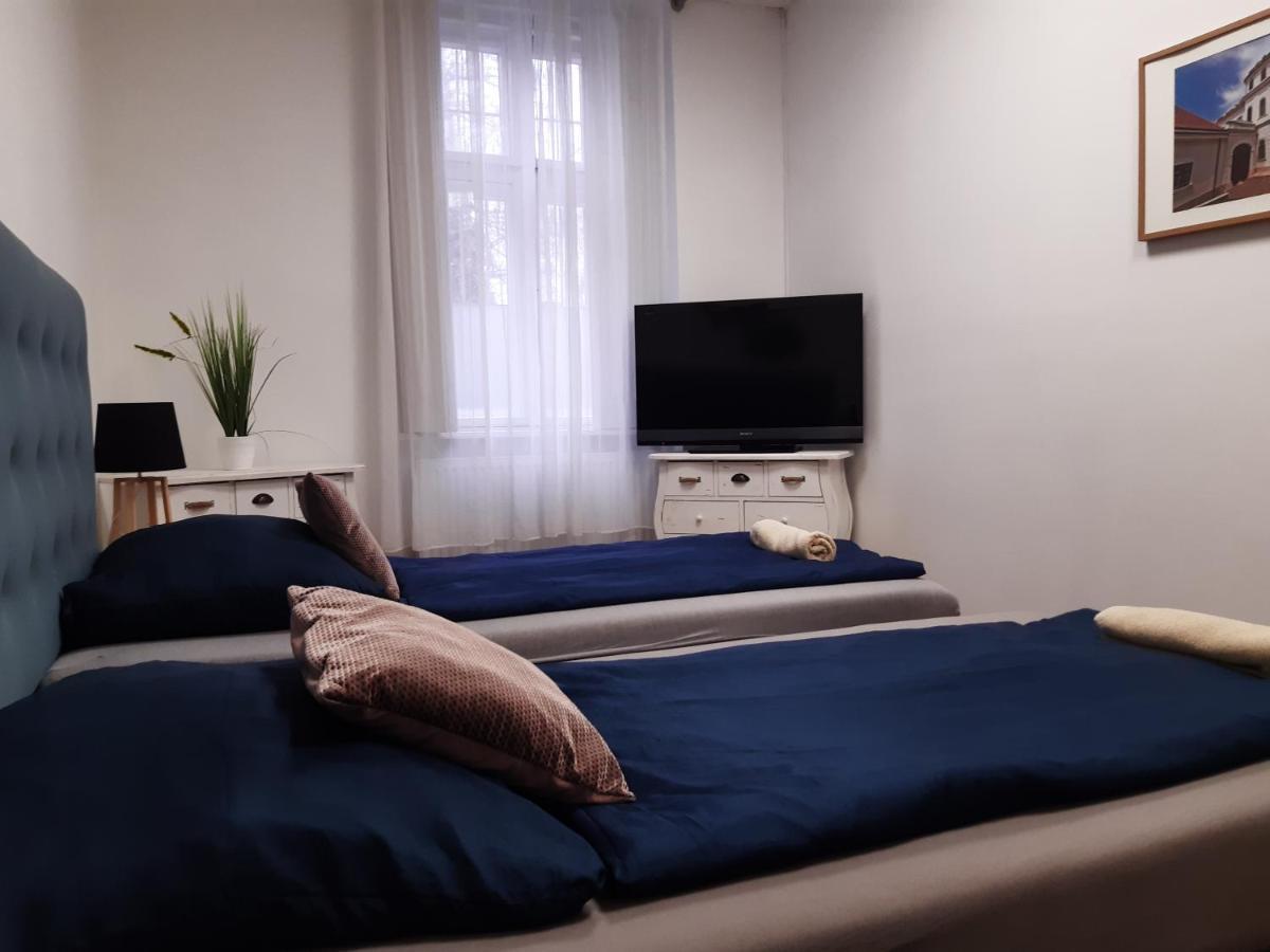 Varalja Apartman タタ エクステリア 写真