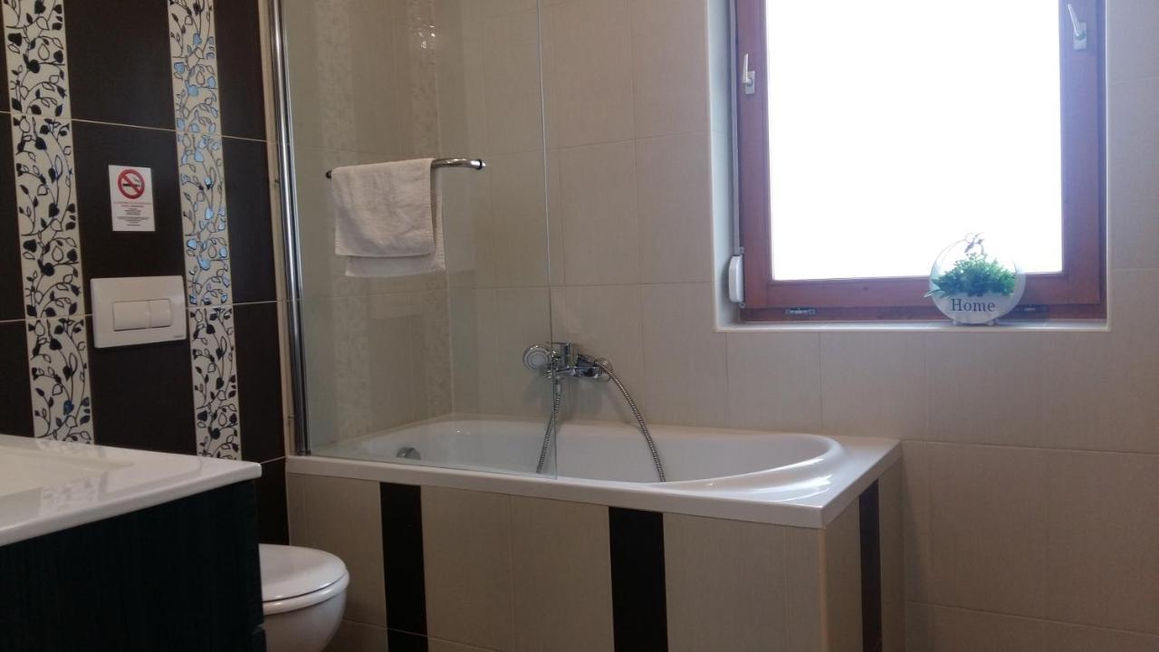Varalja Apartman タタ エクステリア 写真
