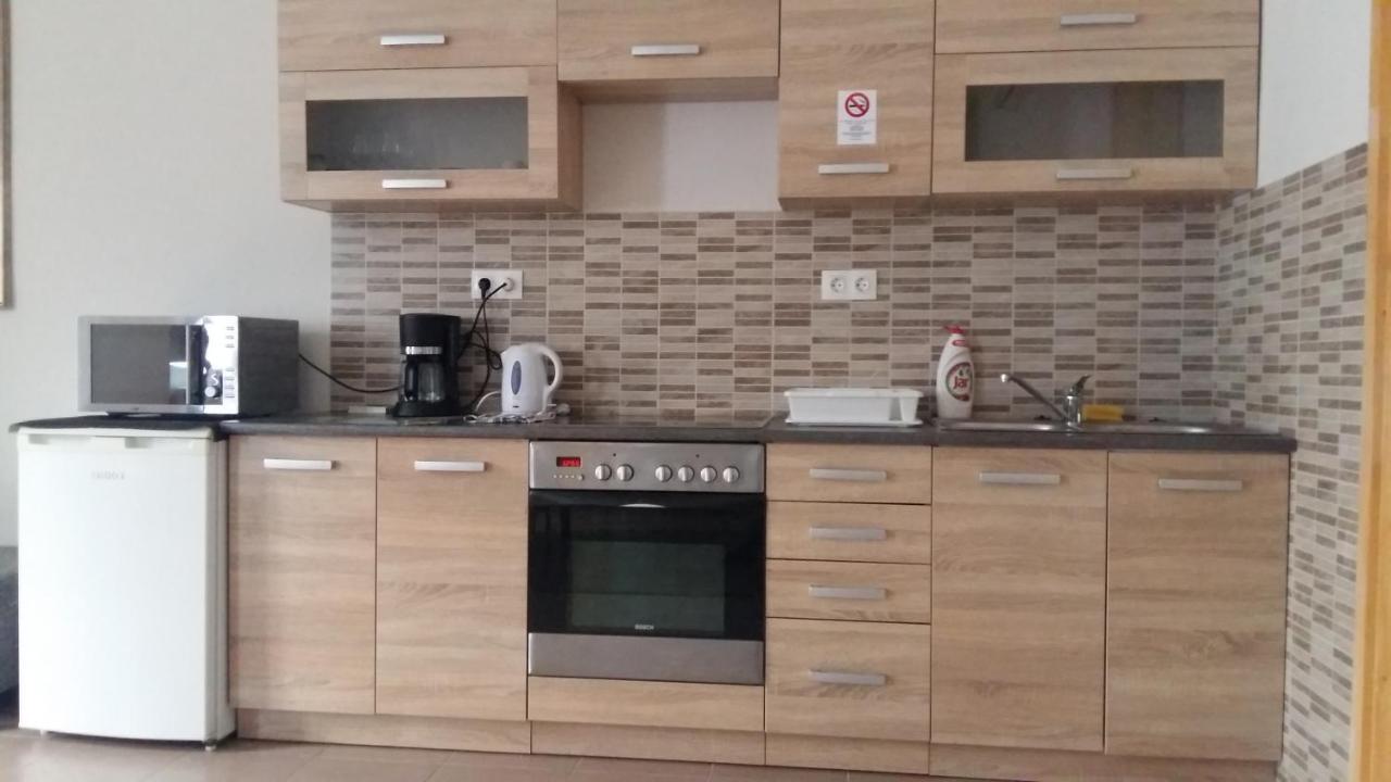Varalja Apartman タタ エクステリア 写真